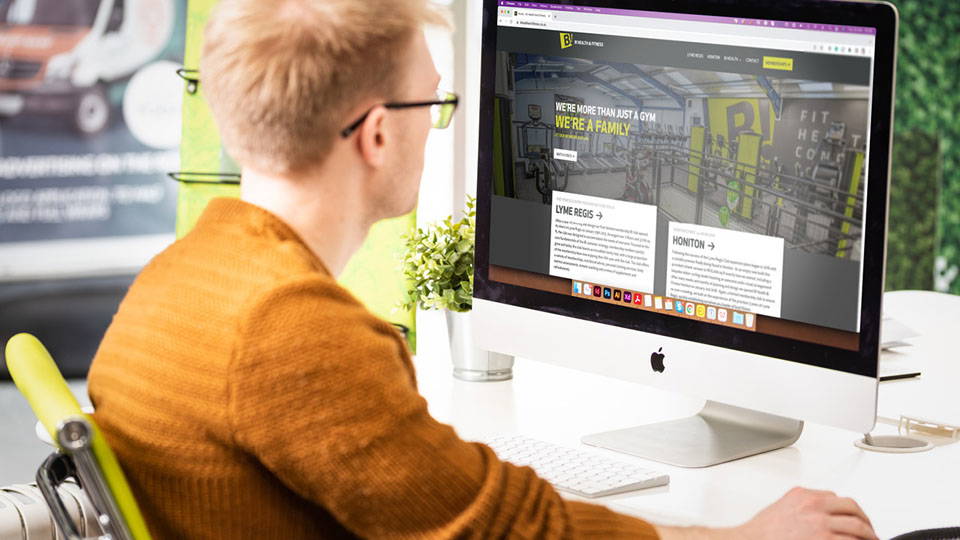 Social media management being done through social media by a Nettl specialist